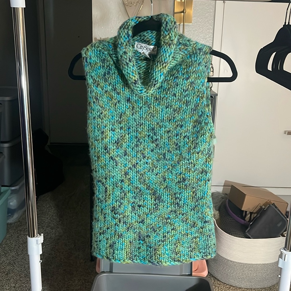 NWOT CITY SPIRIT COLLECTION SZ M SWEATER